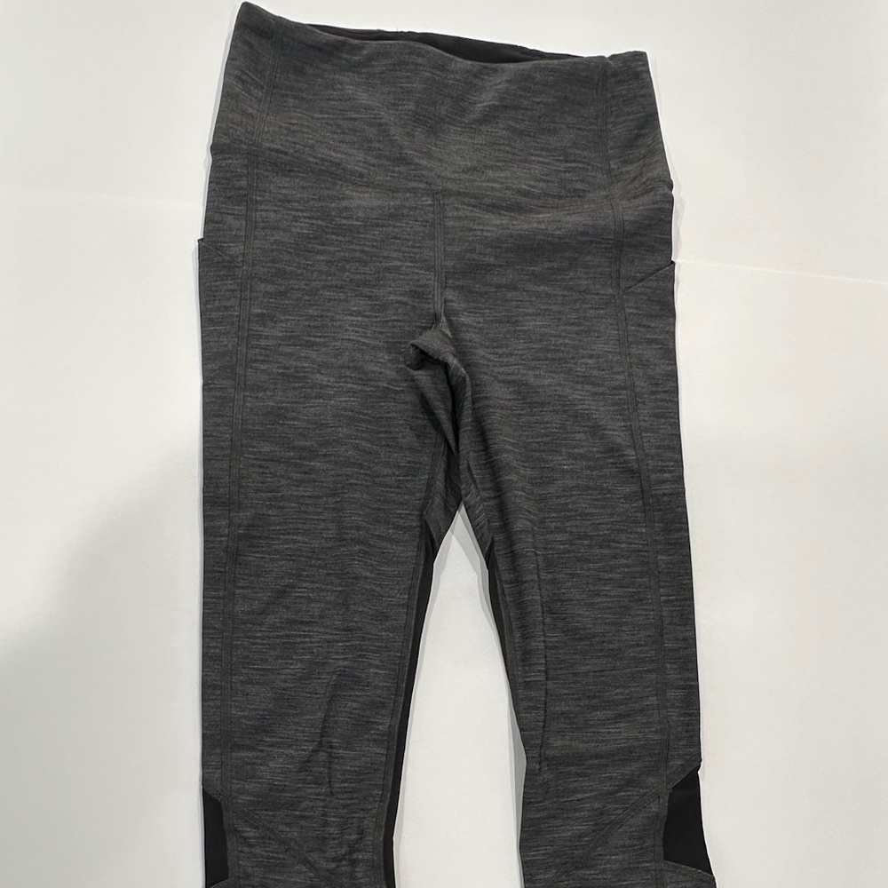 Lululemon Pace Rival Mid-Rise Crop‎ 22" - Size 4.